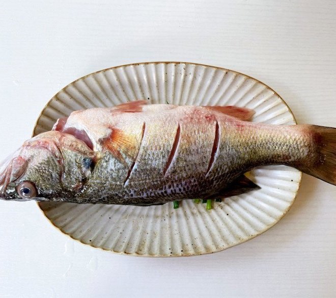 Loại cá thịt ngọt ít xương, giá ở mức trung bình đem nấu kiểu này được món ngon thanh mát không hề tanh cho ngày hè
