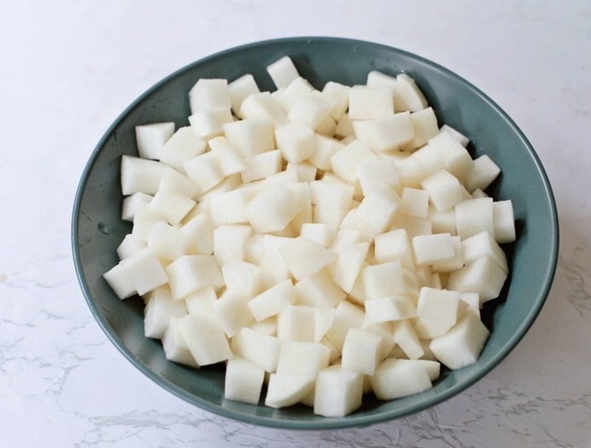 Loại củ trắng toàn thân có lượng vitamin C cao gấp 8 lần táo, ăn vào tốt cho phổi, giá chỉ hơn 20k/kg