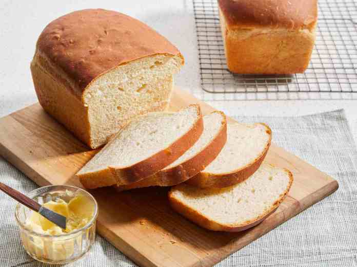 Mẹo đơn giản giữ bánh mì không bị thiu, mốc