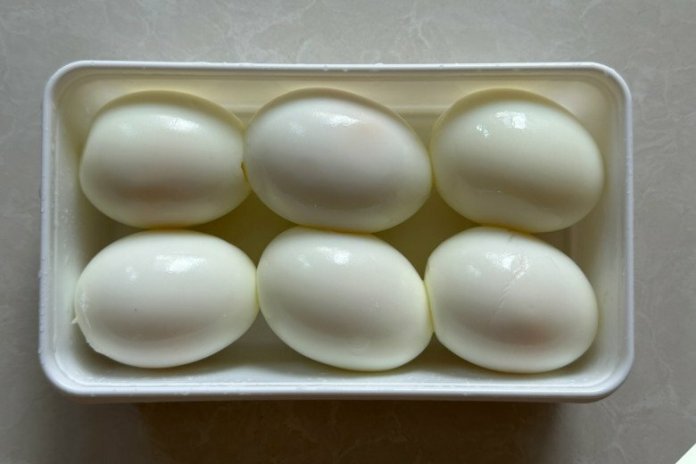 Mua trứng gà người thông minh chỉ chọn quả nhỏ, anh nông dân lỡ miệng nói, sau đừng mua bừa bãi