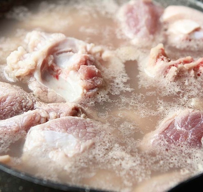 Phần thịt rất rẻ của con lợn nấu theo cách này thành món canh đại bổ, cả nhà đều mê