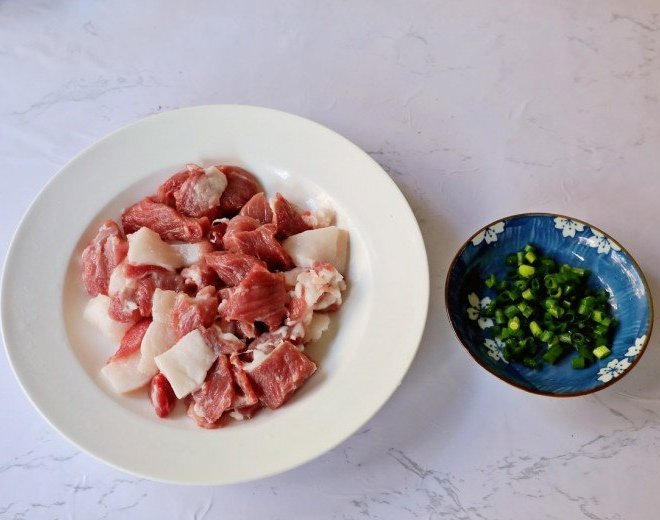 Thịt lợn luộc hay rang mãi cũng chán, đem biến tấu kiểu này nấu bao nhiêu cũng hết sạch