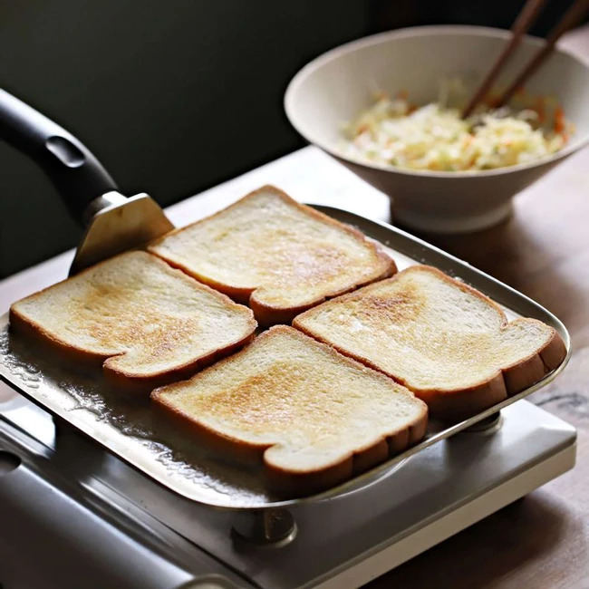 Chỉ mất khoảng 10 phút bạn sẽ có món bánh mì nướng bắp cải trứng cho bữa ăn sáng ngon tuyệt