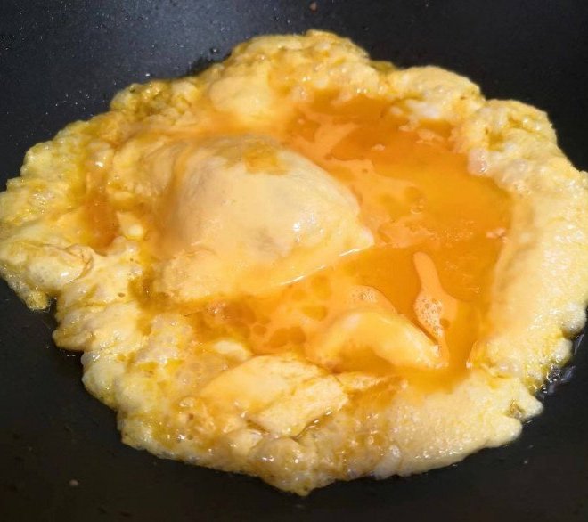 Trứng xào quả này vài phút là xong được món ngon rẻ ít calo, giàu dinh dưỡng, đánh bay mỡ thừa