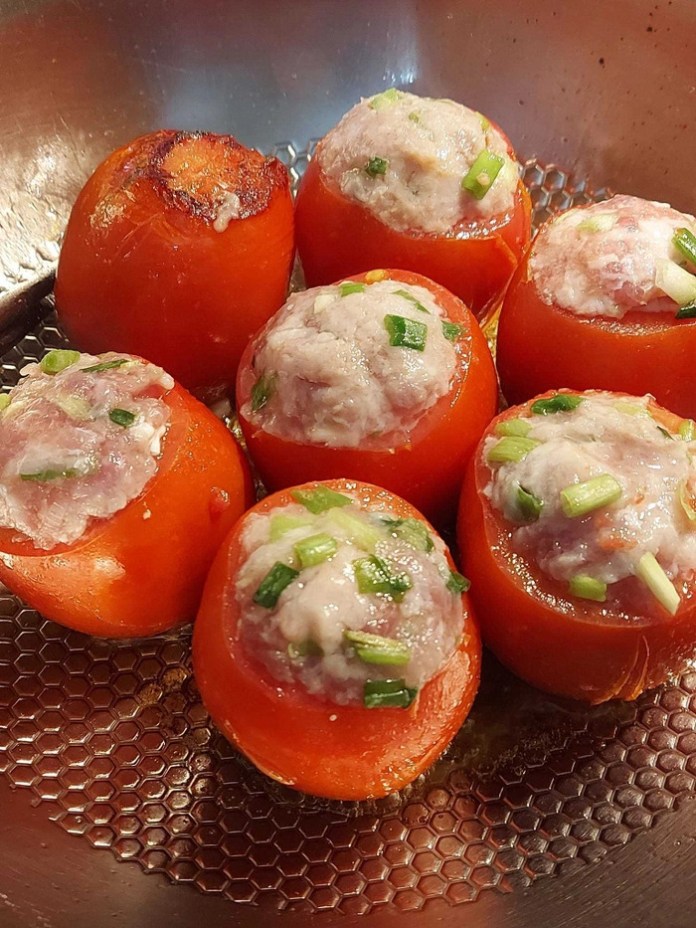 Cách làm cà chua nhồi thịt vừa ngon vừa bổ nhanh gọn lẹ cho bữa cơm nhà