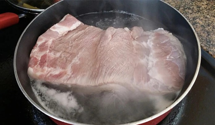 Đừng dại mà chần thịt, đây mới là cách làm đúng để loại bỏ độc tố của thịt lợn mua ngoài chợ