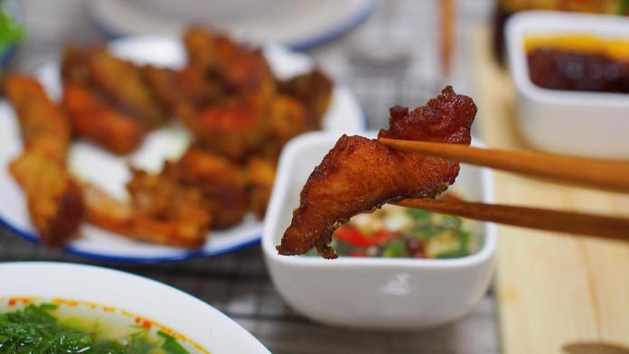 Cách nấu bún cá Hà Nội ngon chuẩn vị của mẹ Việt ở Nhật